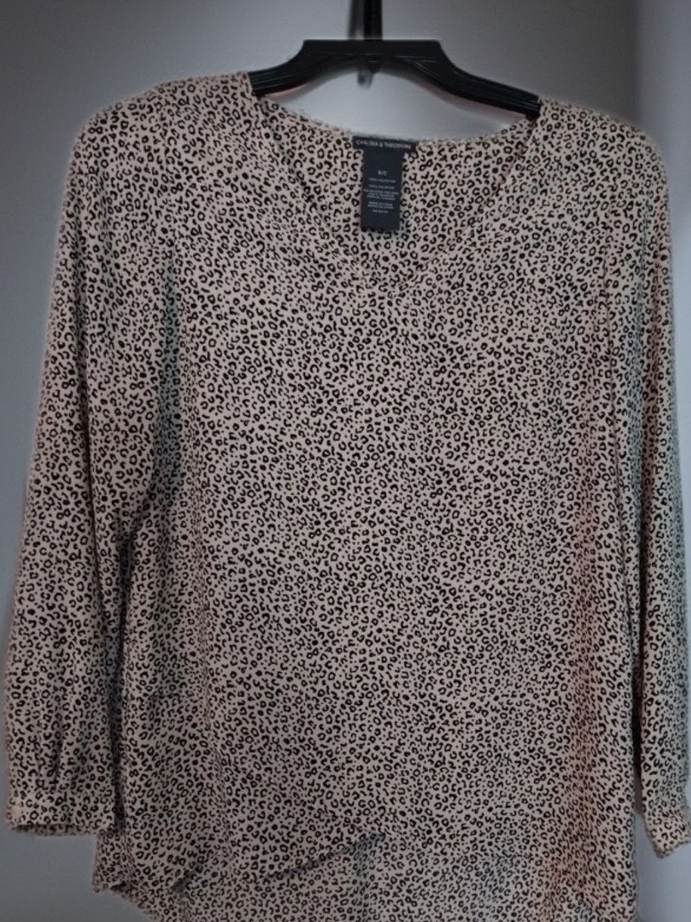 Chelsea & Theodore Beige and Black Leopard Print Tunic Top V-neck Small